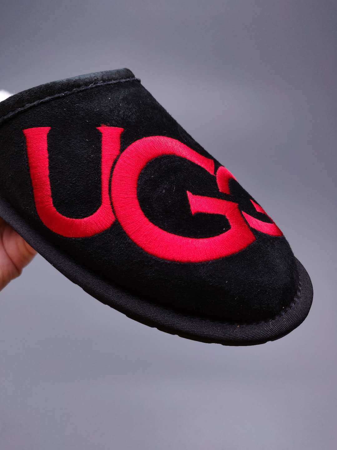 2593 Big G Indoor Slippers — Black (In Stock)