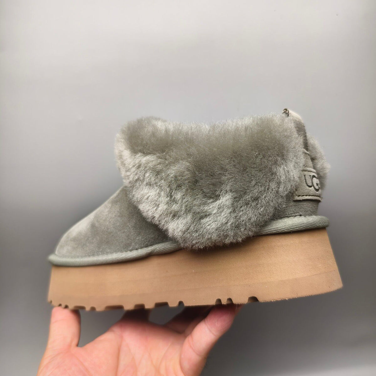 1393 Thick-Sole Fluffy Slip-On Lazy Shoes — Green (In Stock)