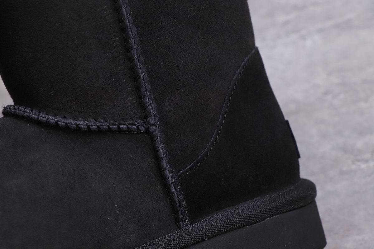 6223 Classic Short II Boots 2.0 — Black (In Stock)