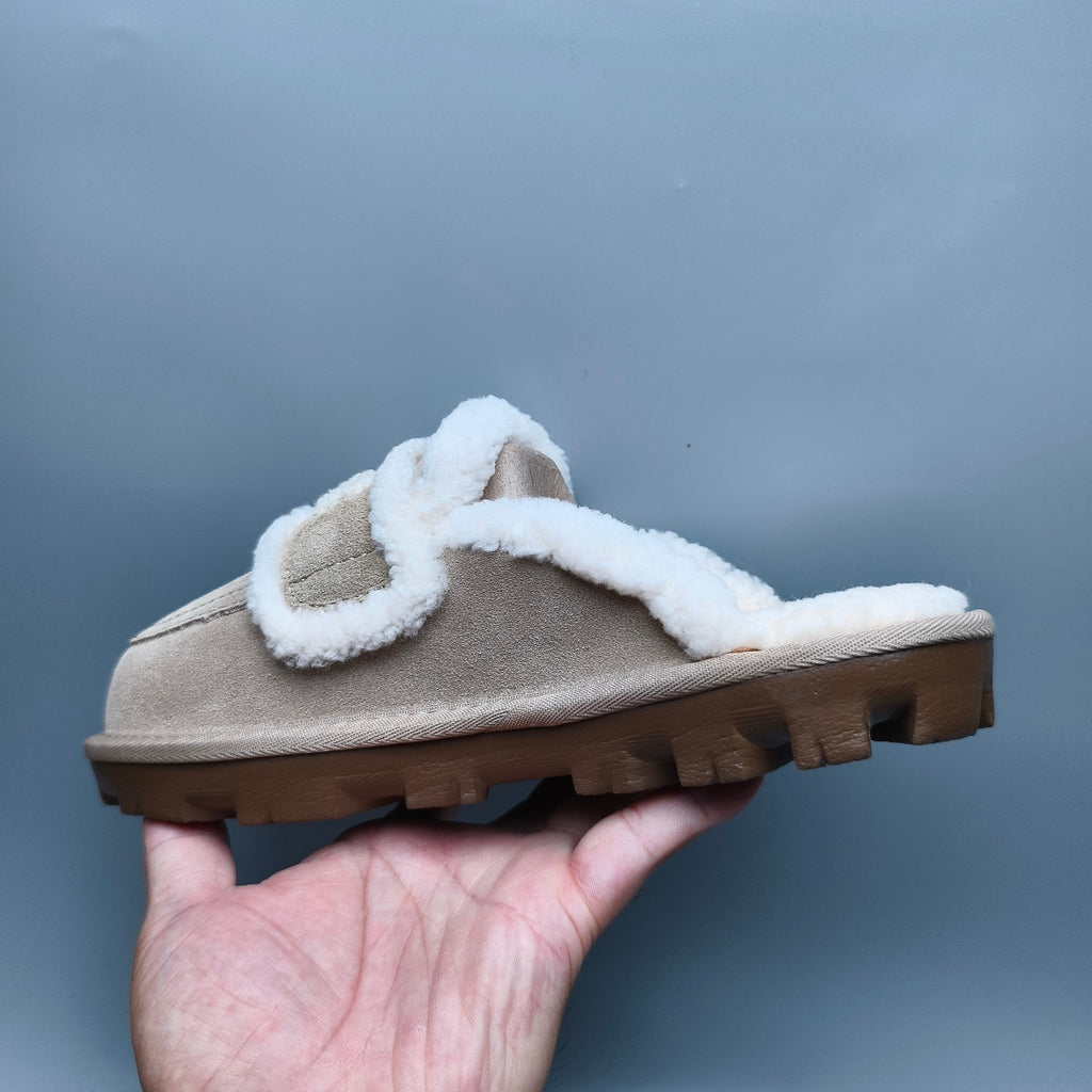 1206 Curly Fur Big Logo Casual Slippers — Sand