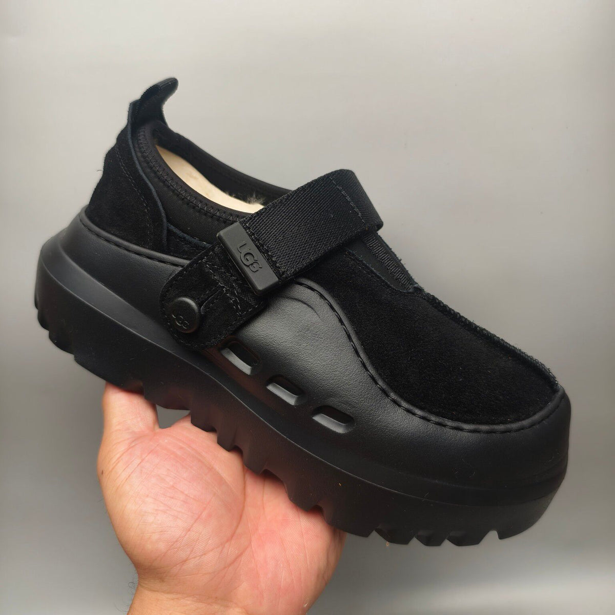 7550 Slip-On Casual Unisex Shoes — Black (In Stock)