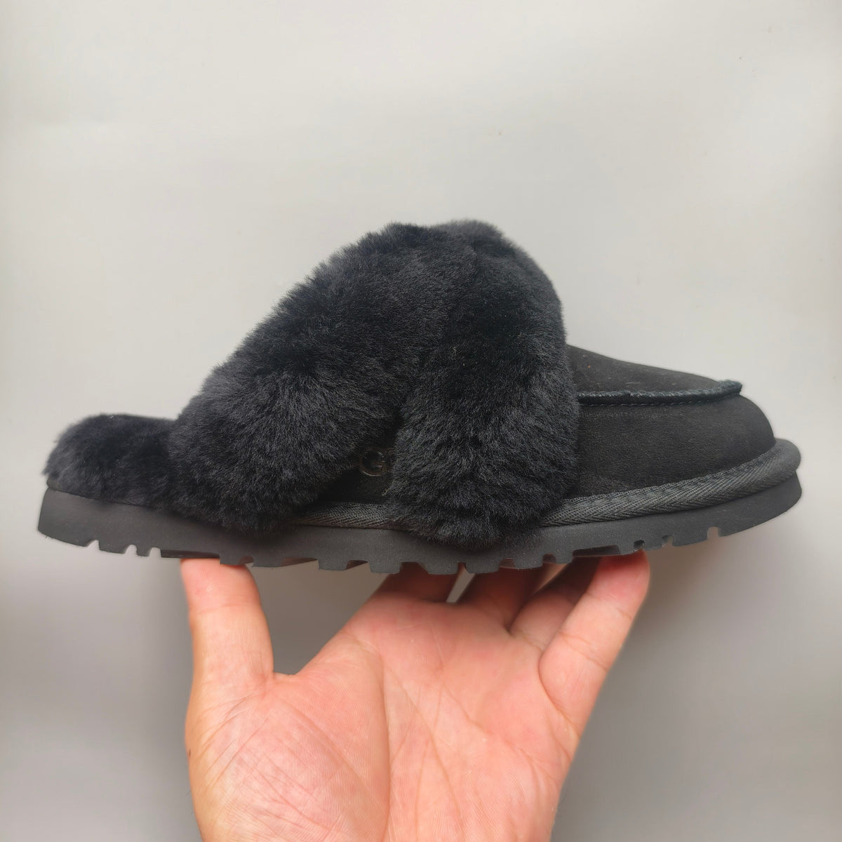 4571 Casual Home Slippers — Black (In Stock)