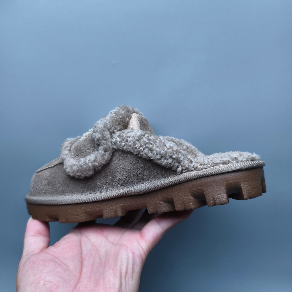 1206 Curly Fur Big Logo Casual Slippers — Antelope Brown