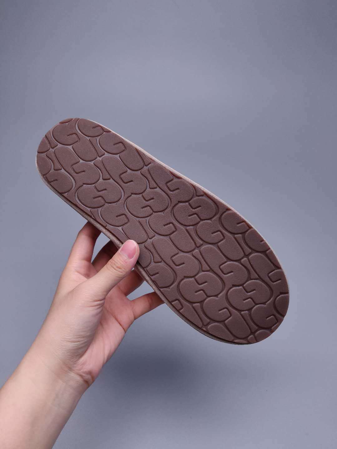 2593 Big G Indoor Slippers — Gray (In Stock)