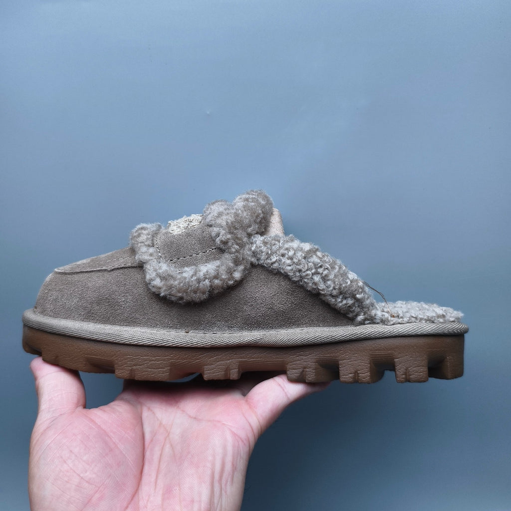 1206 Curly Fur Big Logo Casual Slippers — Antelope Brown