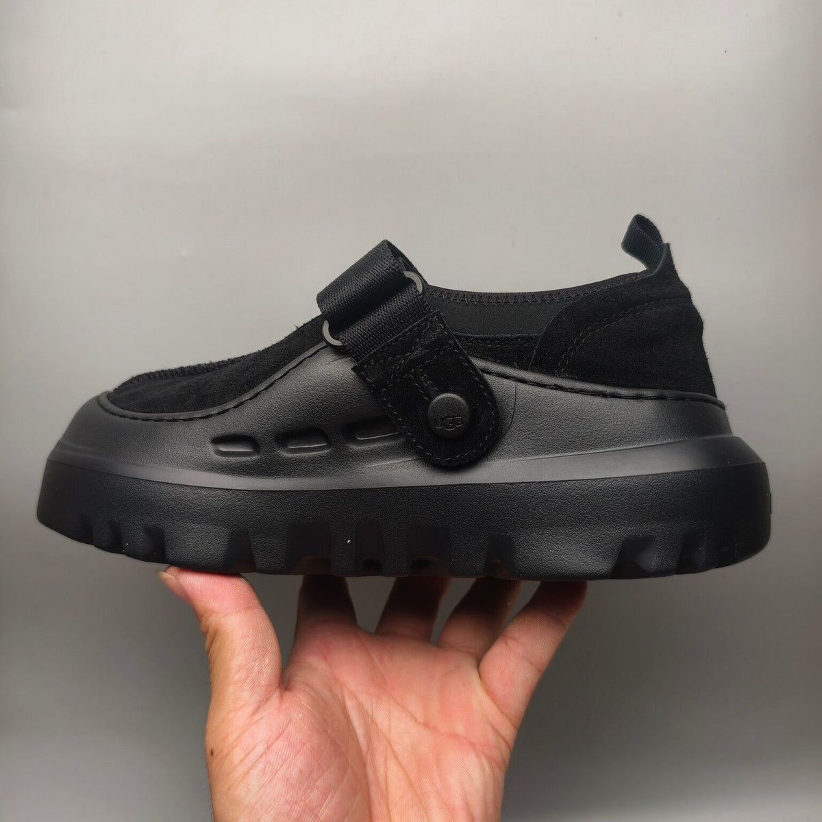 7550 Slip-On Casual Unisex Shoes — Black (In Stock)