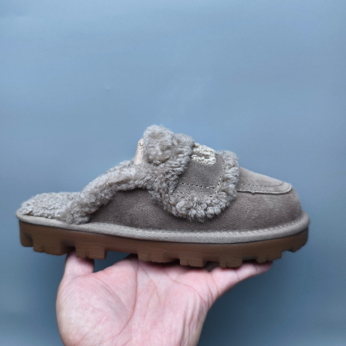 1206 Curly Fur Big Logo Casual Slippers — Antelope Brown