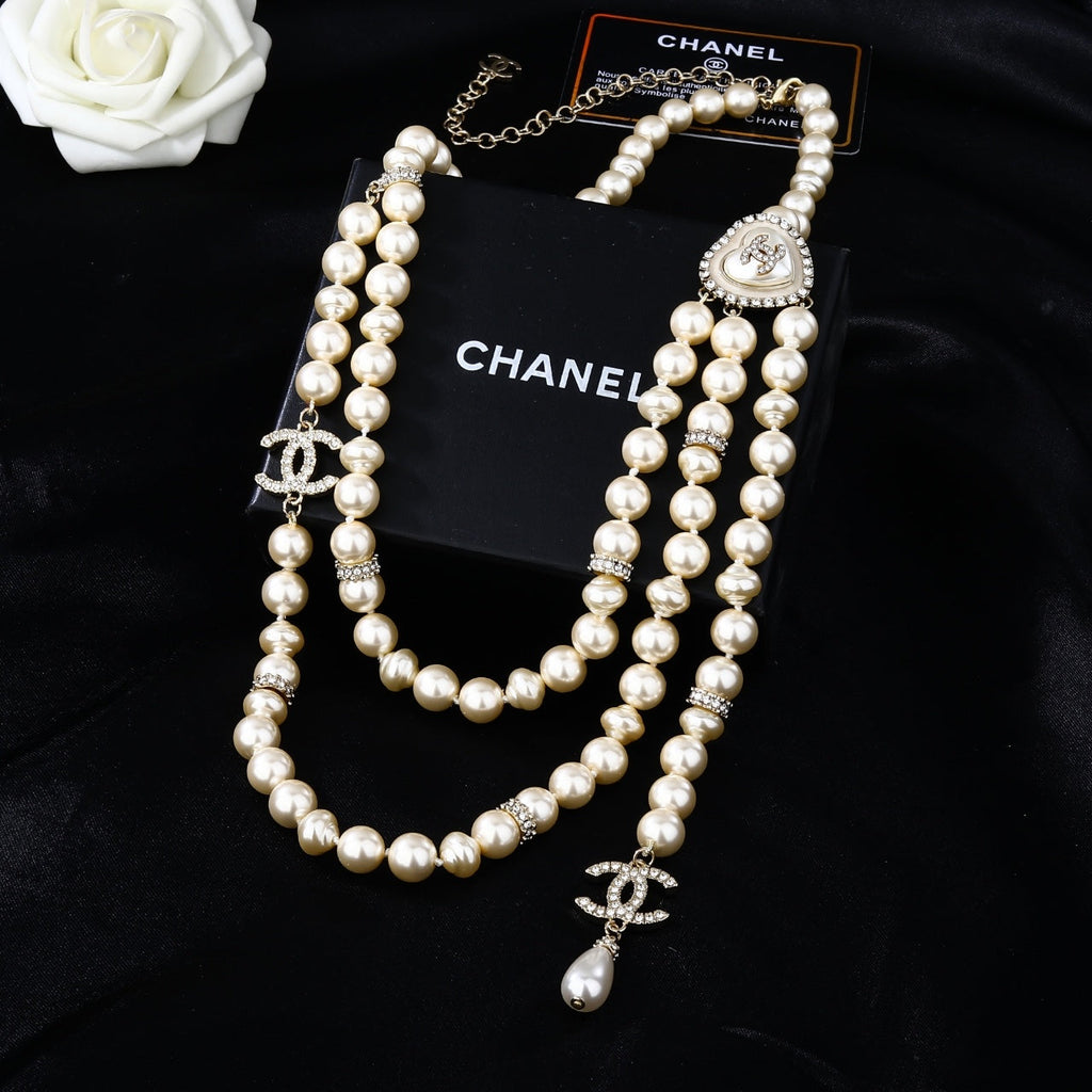 CHANEL 25S CHAIN BELT IN WHITE PEARL 614476