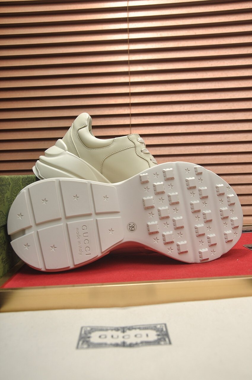 Gucci Cream White Navy Logo Low-Top Sneakers