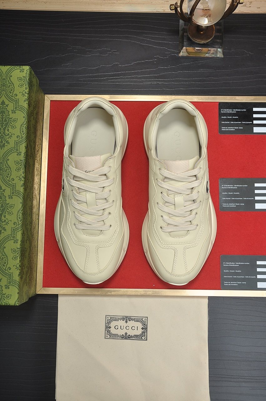 Gucci Cream White Navy Logo Low-Top Sneakers