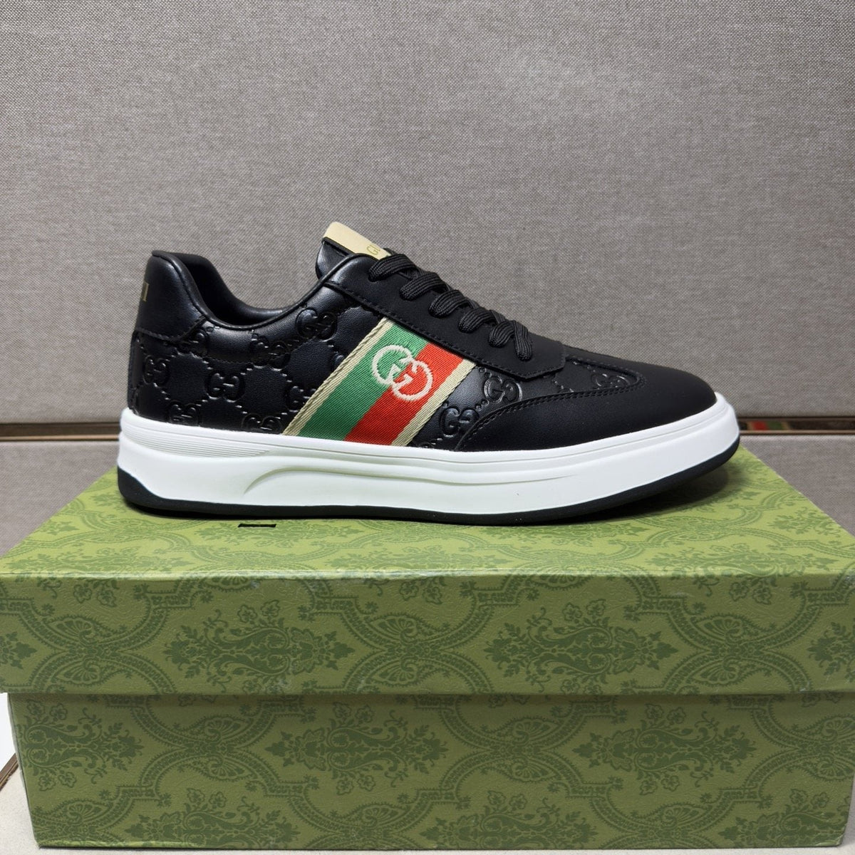 Gucci Men's Green-Red Stripe Low-Top Sneakers